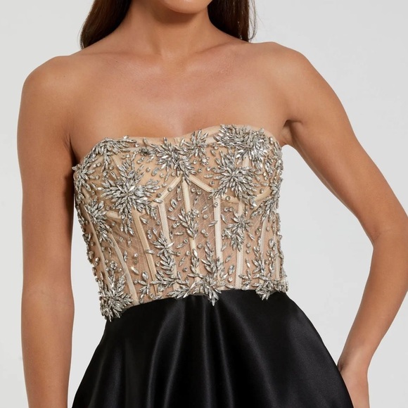 MAC DUGGAL size 12
Black Strapless Embellished Bustier Ball Gown - Picture 2 of 2